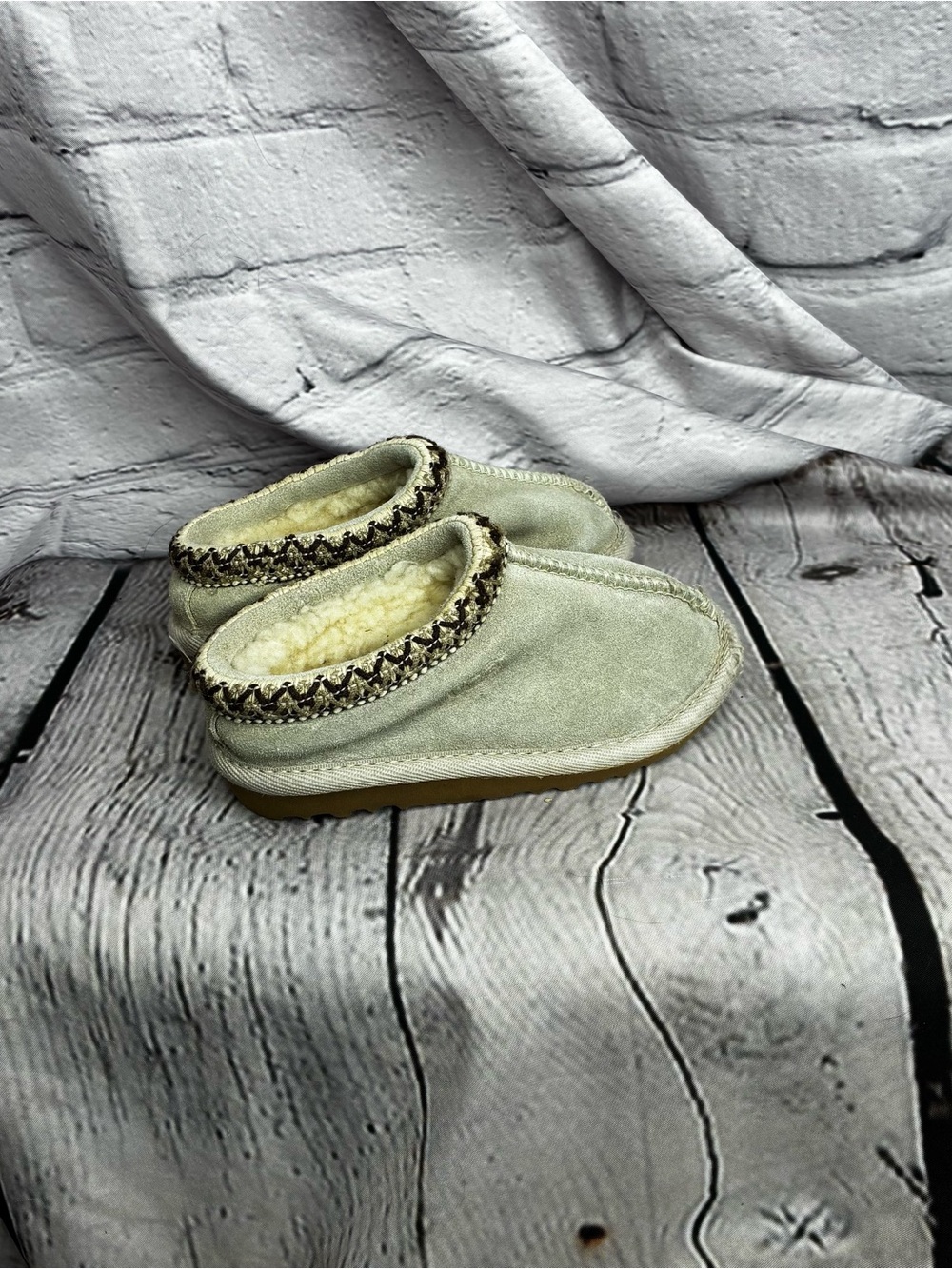 UGG Toddlers Tasman II Light Beige Gray Suede Sheepskin Lined Clog Slipper Sz 8